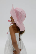 Load image into Gallery viewer, Vika - Sun hat pink/white stripe
