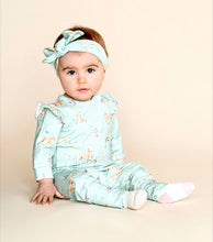 Load image into Gallery viewer, Bebe/Fox &amp; Finch - Winnie Organic Long Sleeve Zipsuit - Winnie Print
