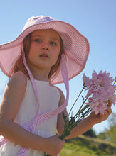 Load image into Gallery viewer, Vika - Sun hat pink/white stripe
