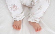 Load image into Gallery viewer, Aster &amp; Oak - Posie Floral Leggings
